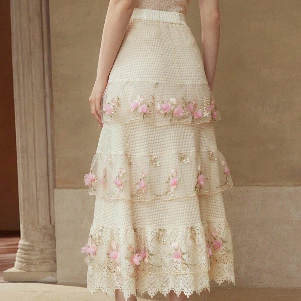 Apricot Elegant Women's Embroidery Flower Contrast Lace Skirt - Picture 2 of 6